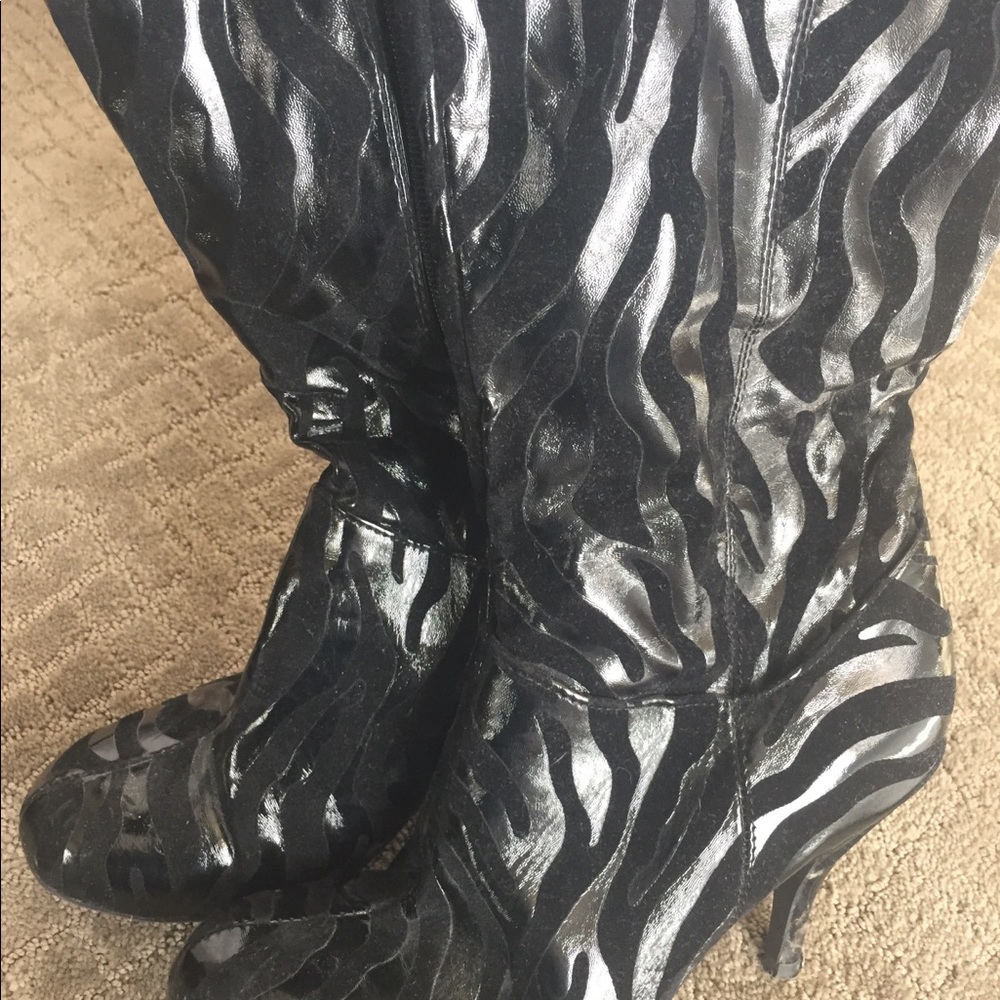 Black on black zippered spiked heel mid boots!
